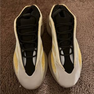 COPY - Adidas Yeezy 700 V3 Safflower Size 9.5